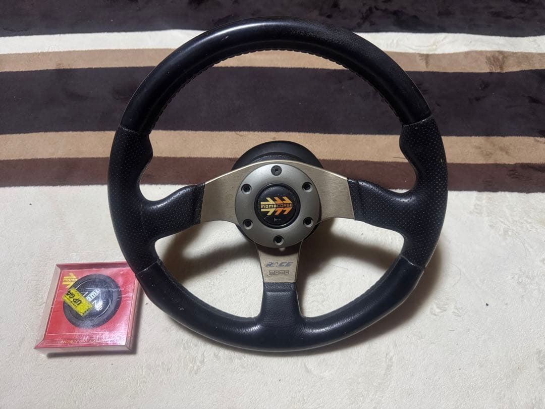 中古　MOMOモモ　320㎜　レースrace 小径