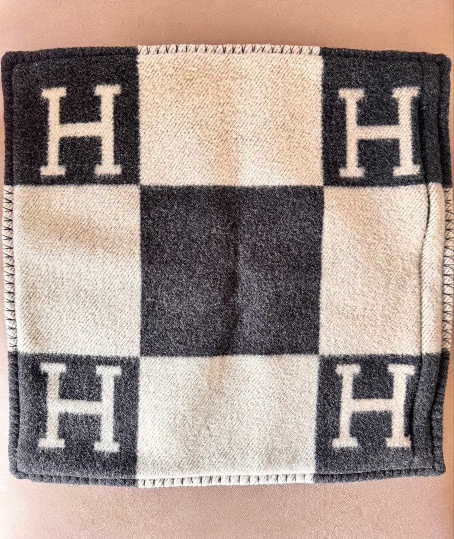 【みおページ】エルメス　アヴァロン　クッションカバー黒色1枚