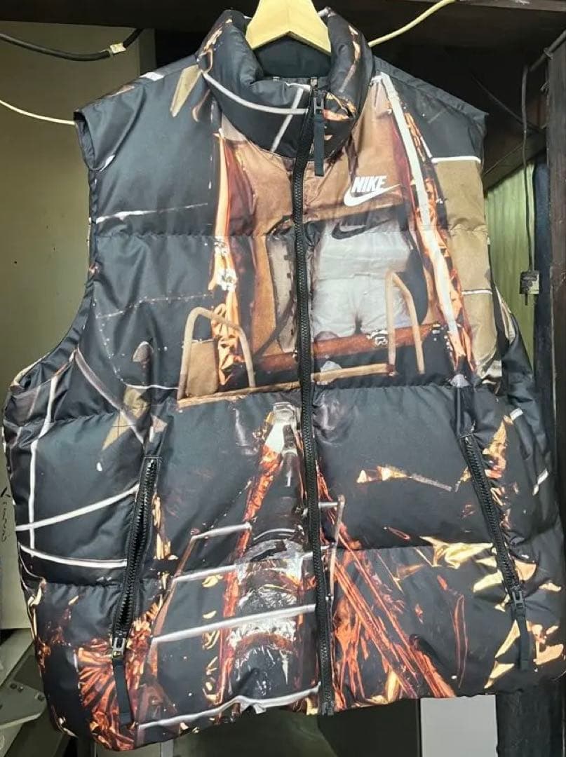 Nike グラフィックダウンベスト