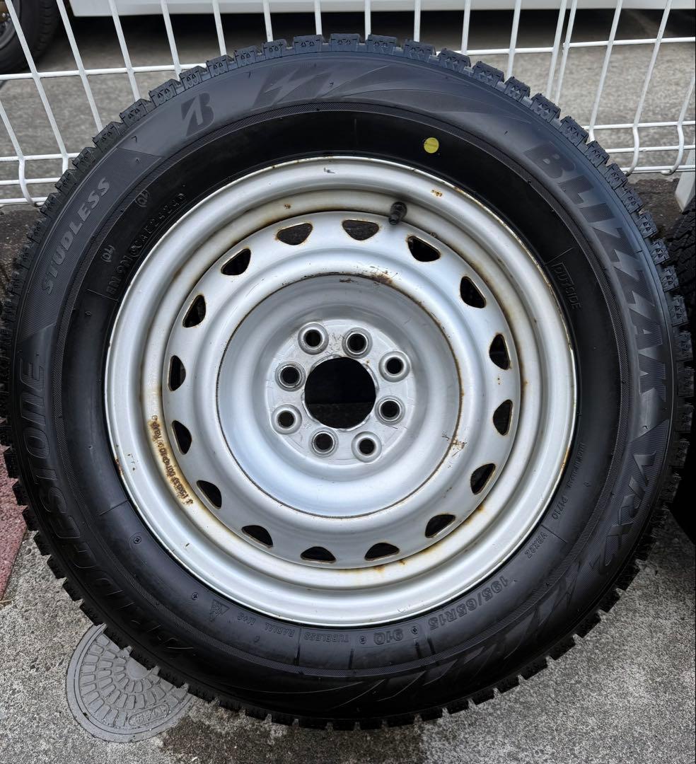 2024年製 スタッドレス タイヤ付き 8穴スチールホイール 4本セット✨溝あり