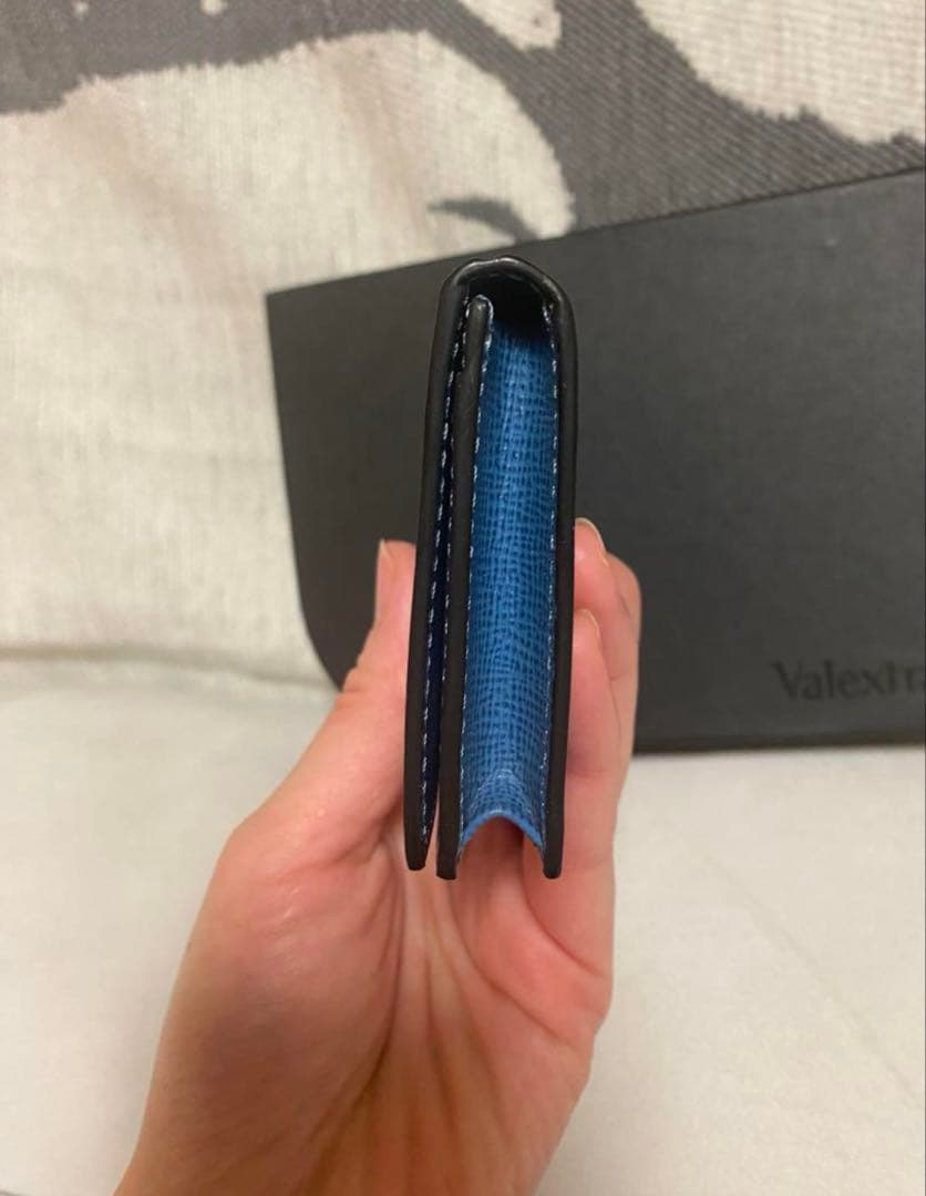 ヴァレクストラ名刺ケースカードケースブラック レザー名刺入れ