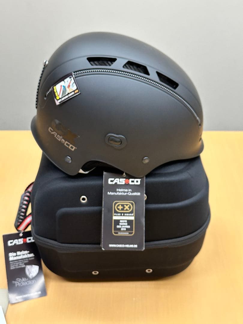 カスコCASCO　スキーヘルメット新品未使用Ｌサイズ