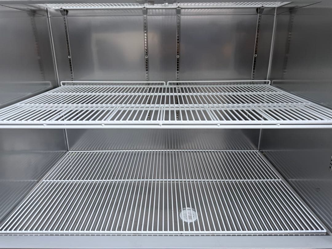 大和冷機　DAIWA　縦型冷蔵庫　２００V　厨房　飲食店　４４３CD-NP