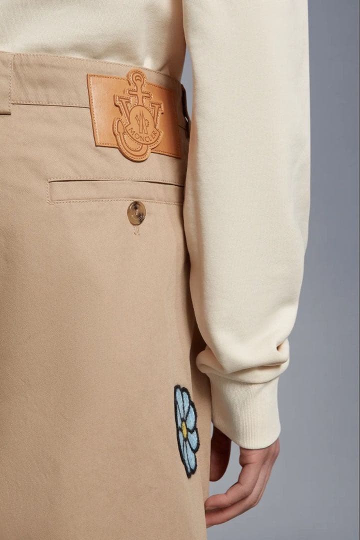 新品 モンクレール×JW ANDERSONマクラメフラワーショートパンツ S