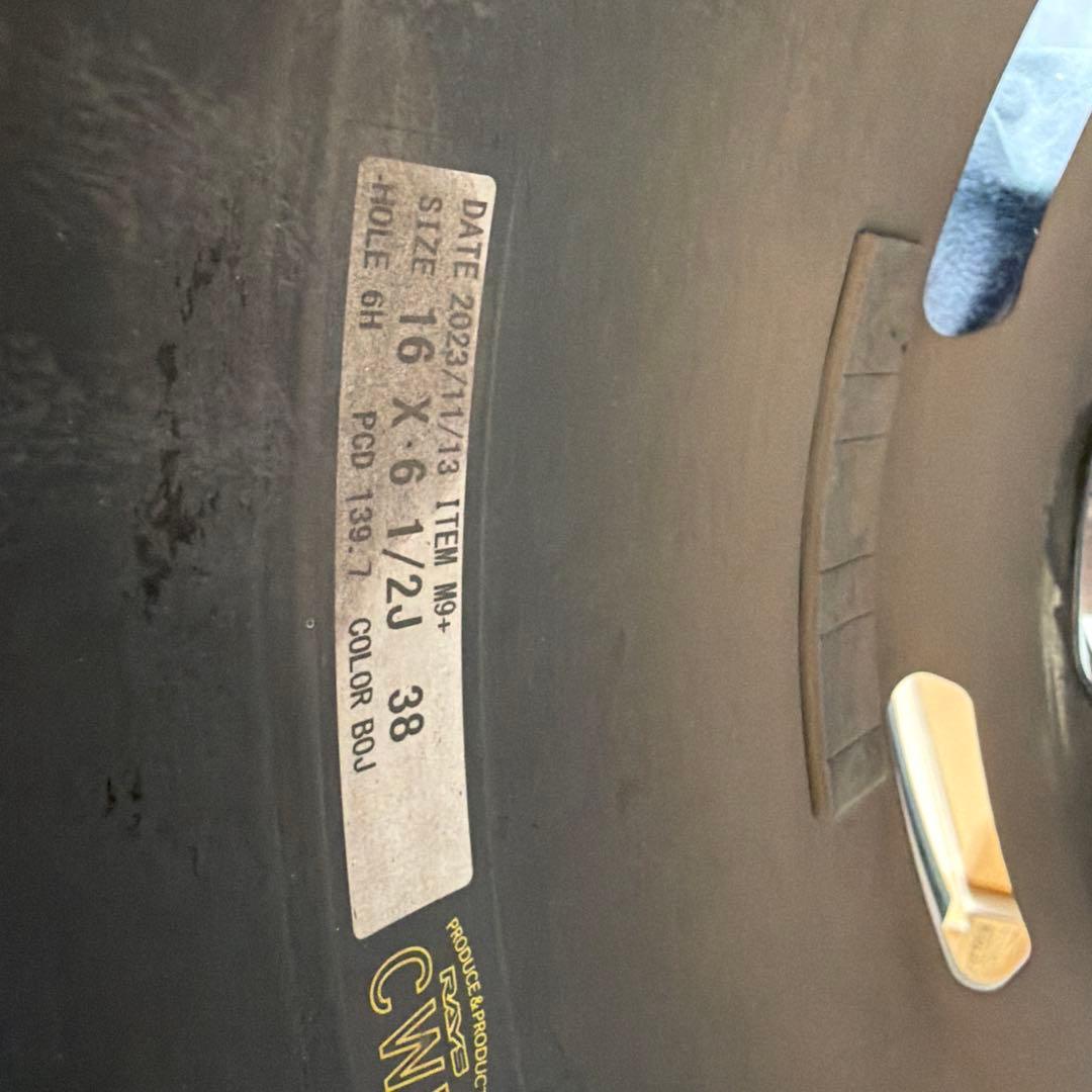 もと　 ハイエース　RAYS M9 16インチホイール・タイヤ