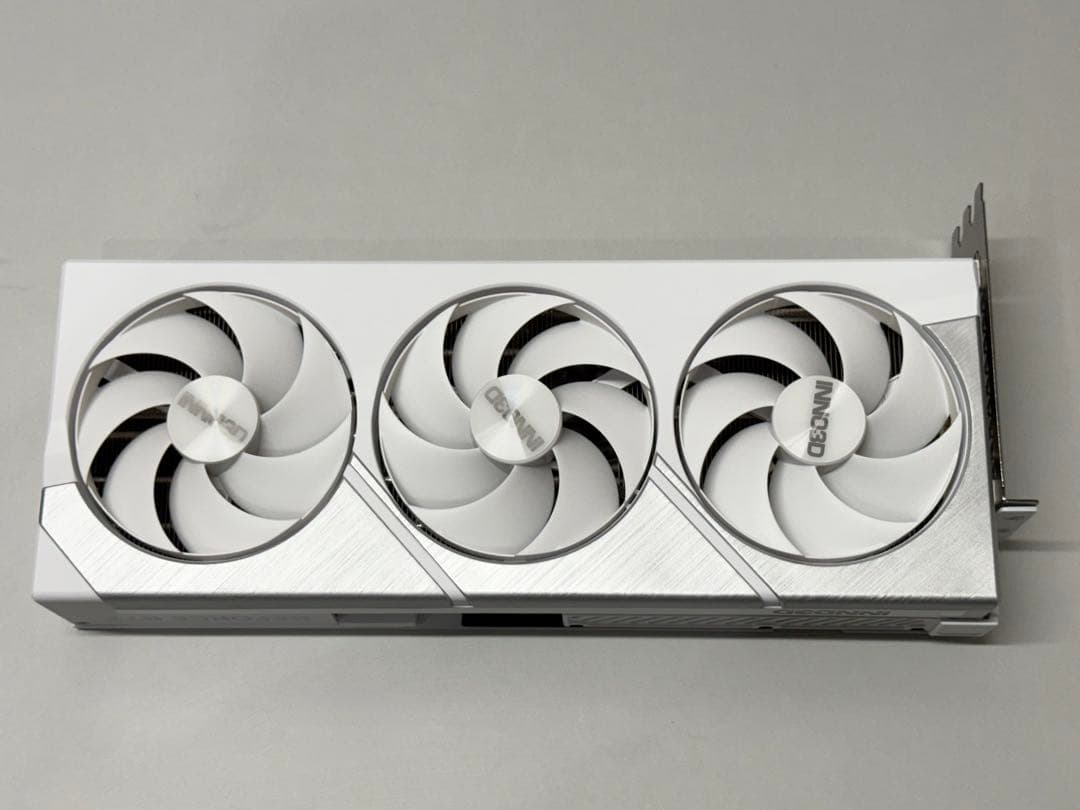 グラフィックボード・グラボ・ビデオカード INNO3D GeForceRTX 4080 SUPER X3 OC WHITE