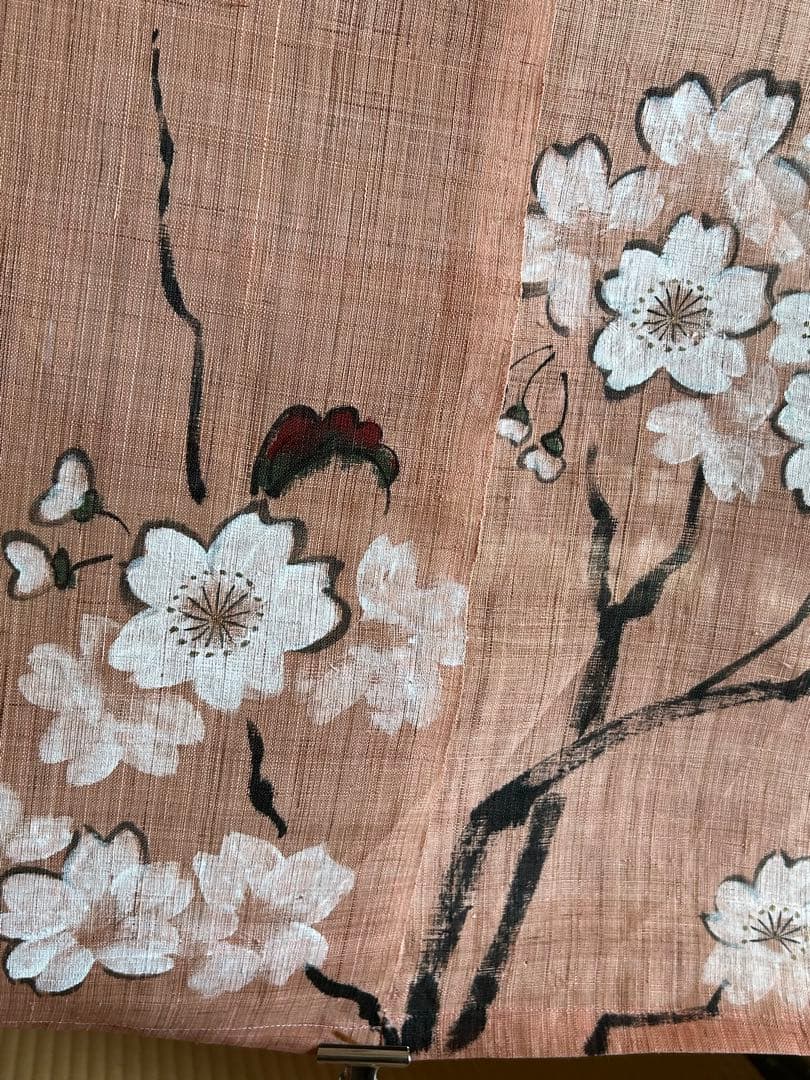 桜の花模様の薄いピンクのれん