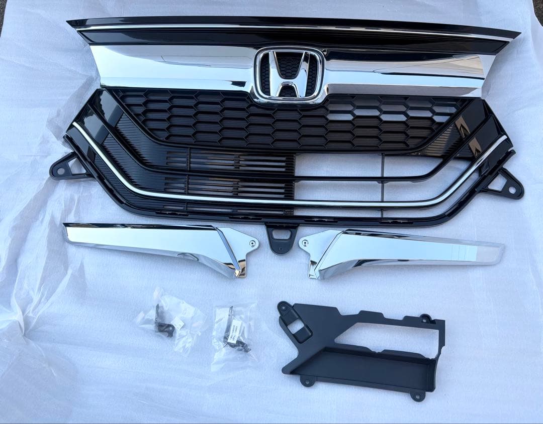ホンダ純正 N-BOXカスタム JF3 / JF4 後期 フロントグリル/付属品