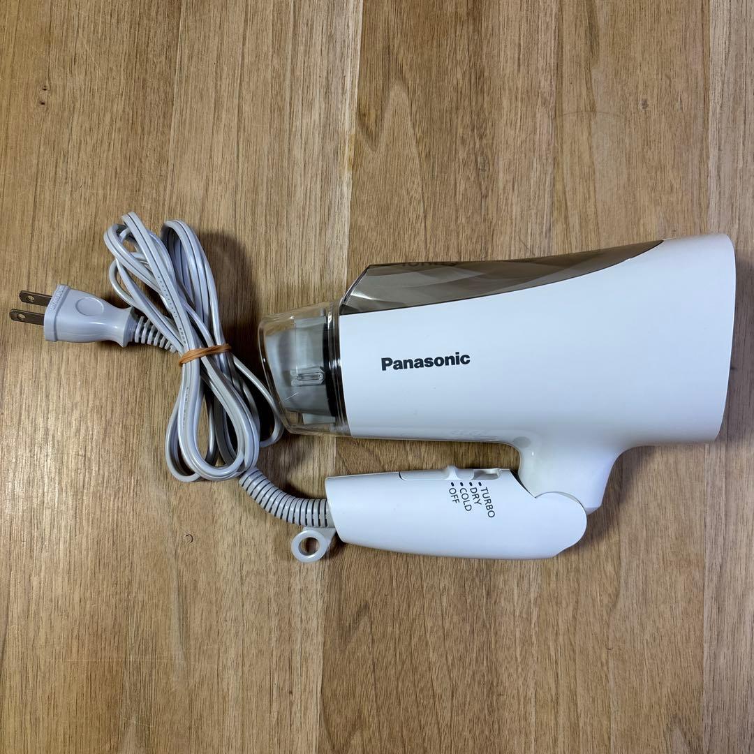 sana　Panasonic ヘアドライヤー　イオニティとLOWYAベンチ