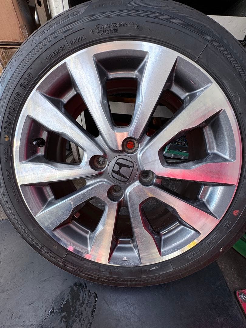 フィットRS 純正16インチ美品　タイヤ山かなりあり