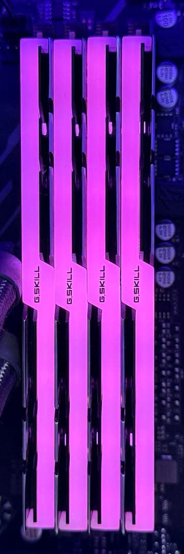 メモリー G.SKILL TRIDENT Z RGB F4-3200C16D-32GTZR