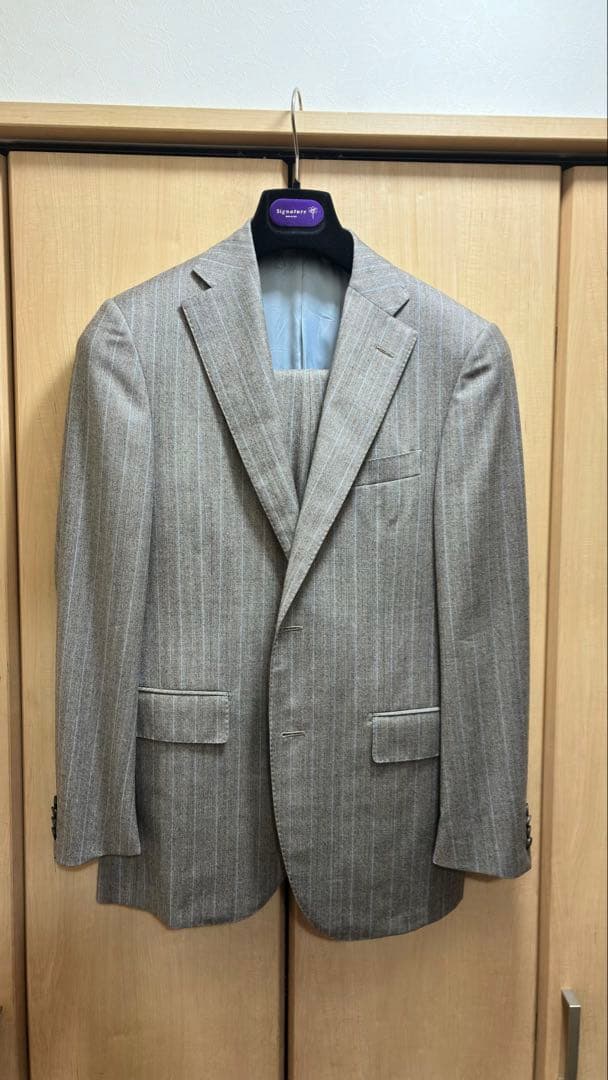 り*ん様 CORNELIANI ストライプスーツ ベージュジャケットとパンツ