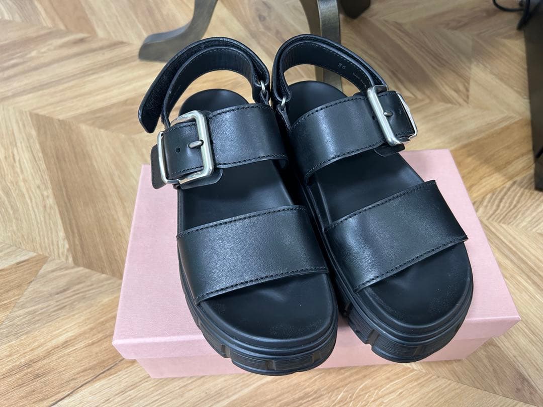 ⭐︎美品ミュウミュウ⭐︎昨季厚底サンダル