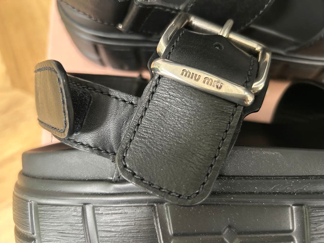 ⭐︎美品ミュウミュウ⭐︎昨季厚底サンダル