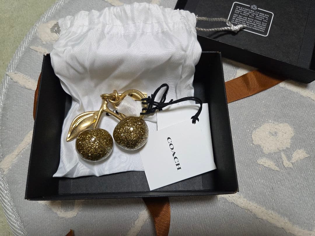【新品未使用】COACH チェリー バッグ チャーム ゴールド