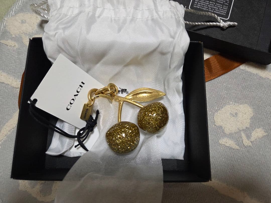 【新品未使用】COACH チェリー バッグ チャーム ゴールド