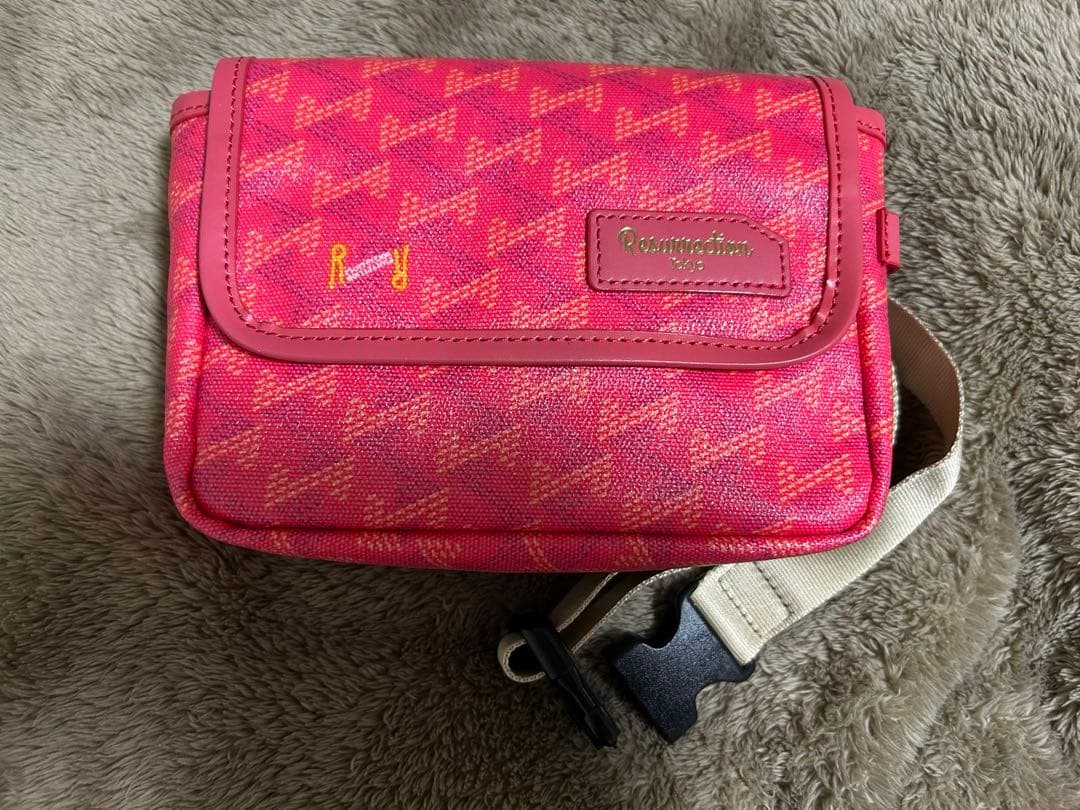 レザレクション⭐︎ウエストポーチ⭐︎大人気完売色⭐︎新品未使用タグ付き⭐︎