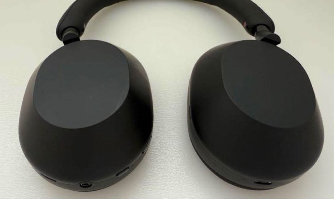 【美品】ソニーワイヤレスノイズキャンセリングヘッドホン WH-1000XM5