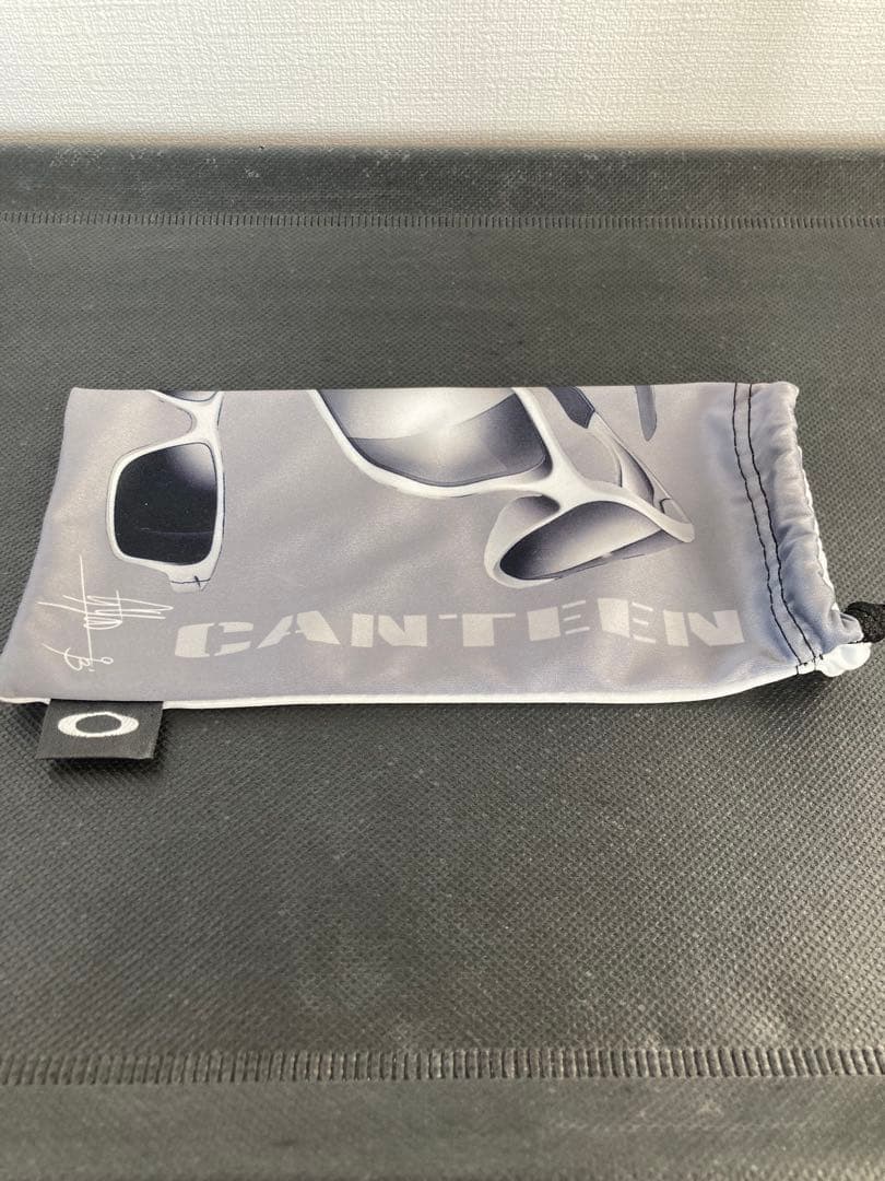 Oakley Canteen ブラック