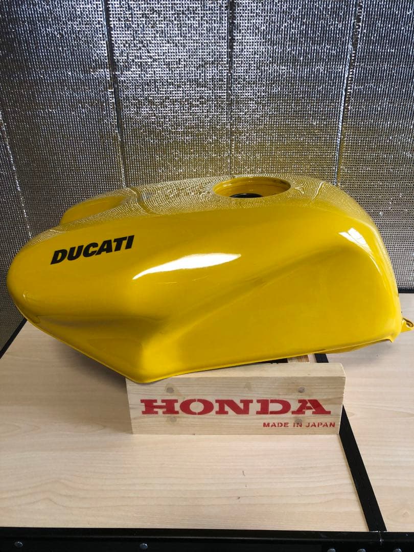 Ducati 748用 純正ガソリンタンク 中古