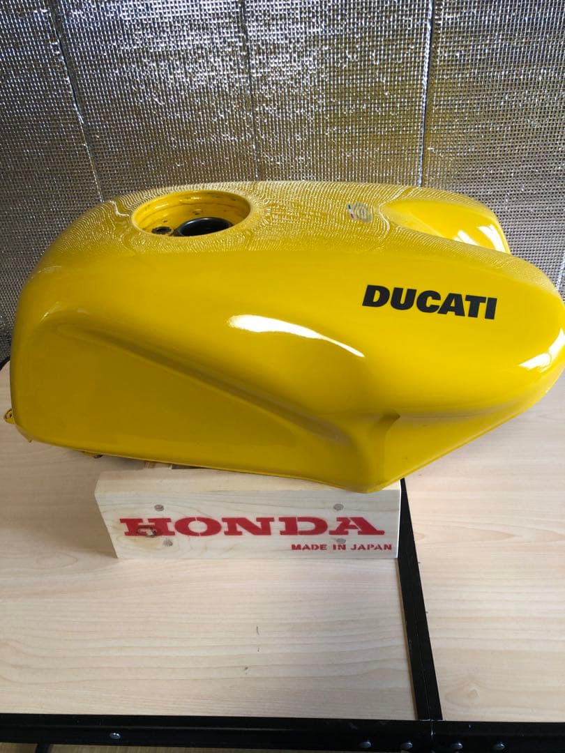 Ducati 748用 純正ガソリンタンク 中古