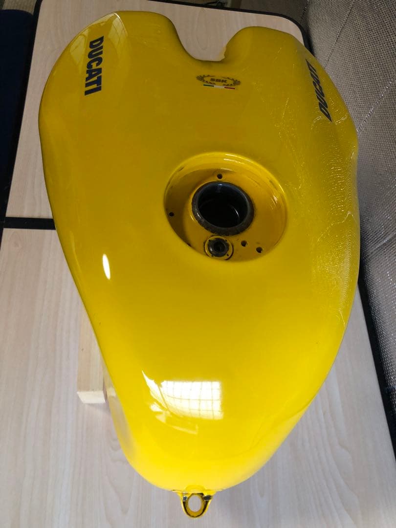 Ducati 748用 純正ガソリンタンク 中古