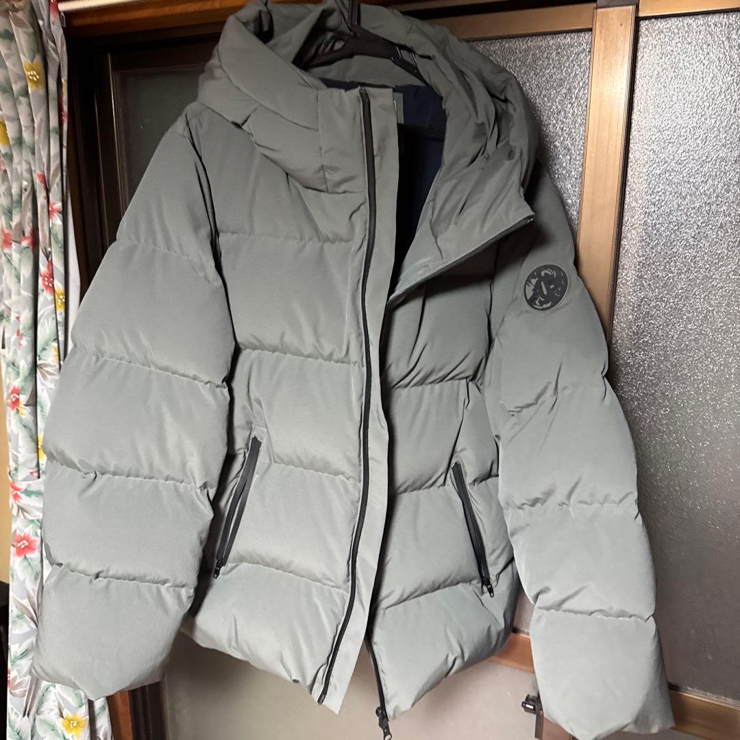 グレー フード付き ダウンジャケット rezard.REIOMORIコラボです。
