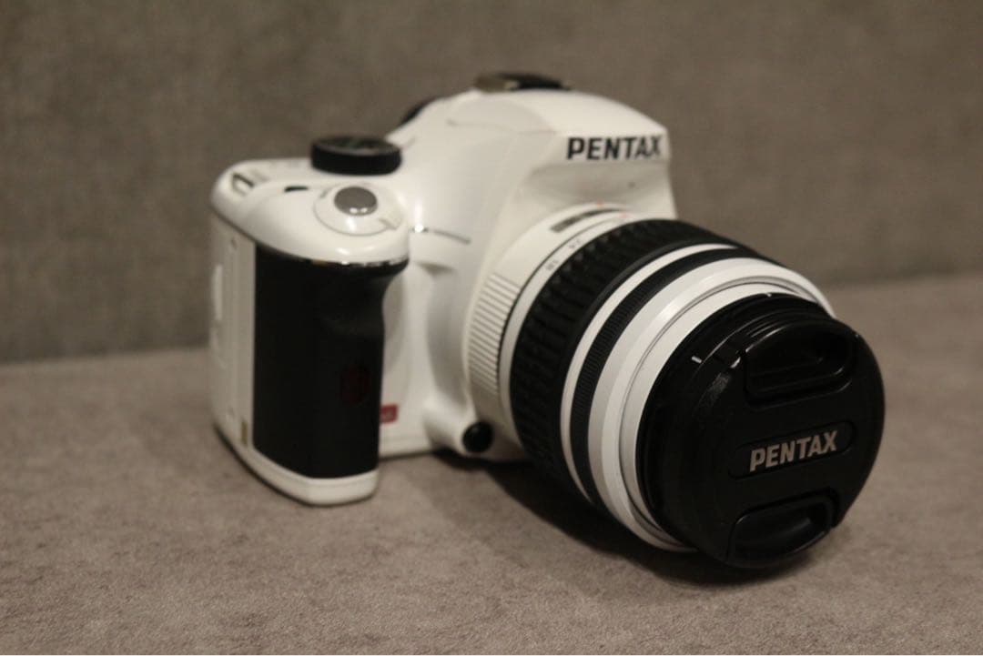 【お値下げ】PENTAX k-x デジタル一眼レフカメラ ホワイト レンズつき