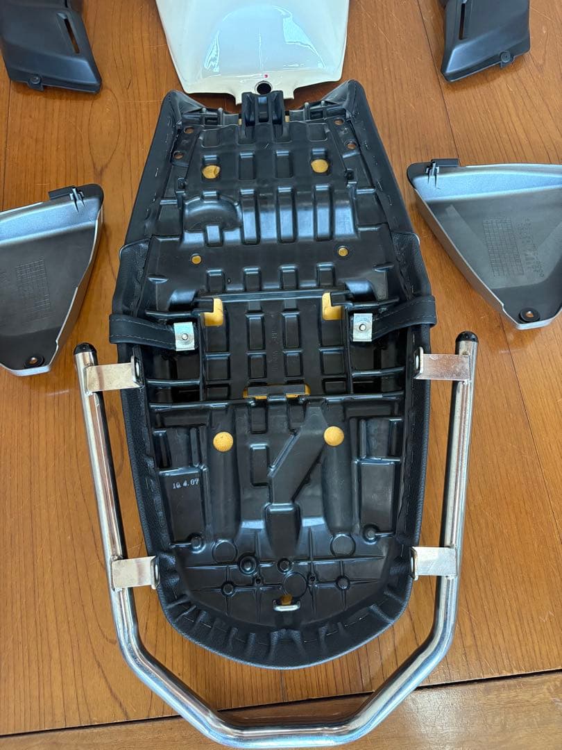 HONDA CB1100 SC65 純正　タンク　外装セット 新車外し美品