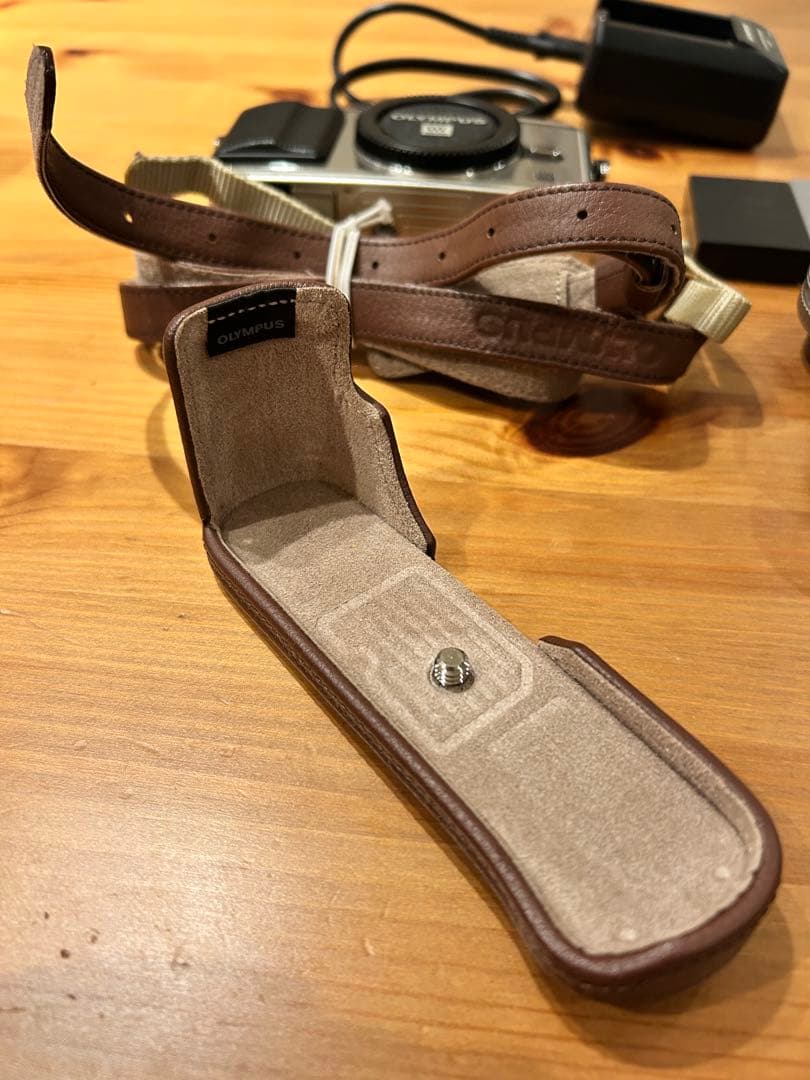 【美品】OLYMPUS オリンパス　ミラーレス一眼 E-P3 レンズキット