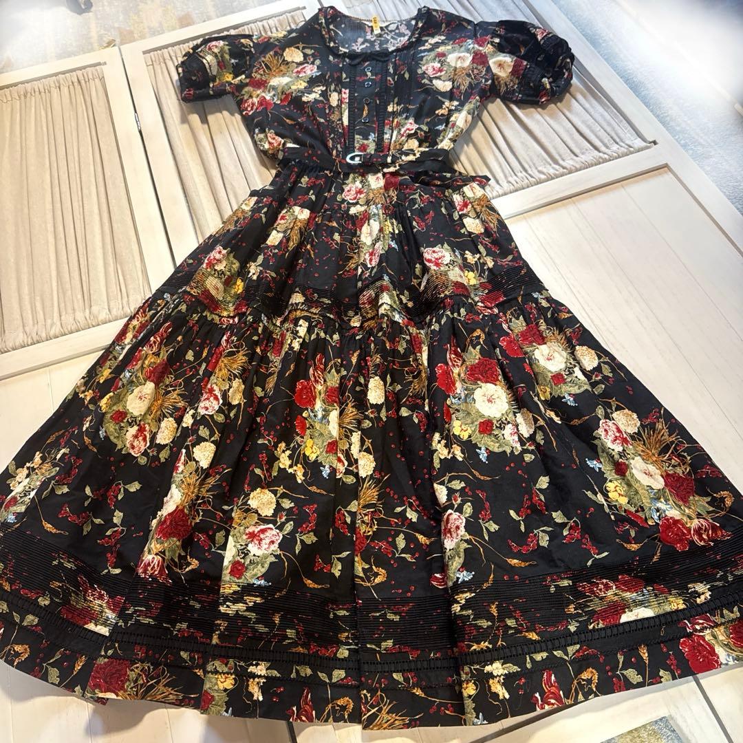 【カネコイサオ】KANEKO ISAO 花柄ワンピース　ピンタック　はしごリボン