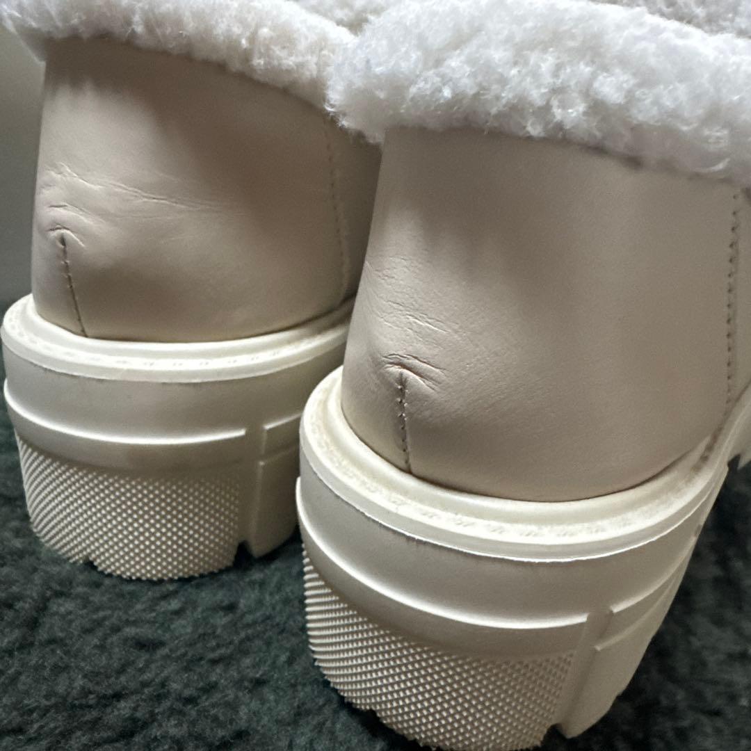 極美品ヒルズアヴェニュー ボア厚底 ローファータンクソール ストーミ アイボリー