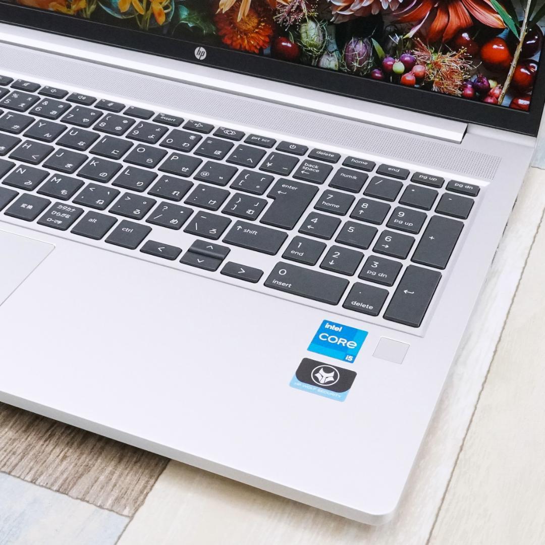 超高速ＳＳＤ２５６ＧＢ搭載✨極美品の東京生産✨１０コア１２スレの１２世代コアｉ５