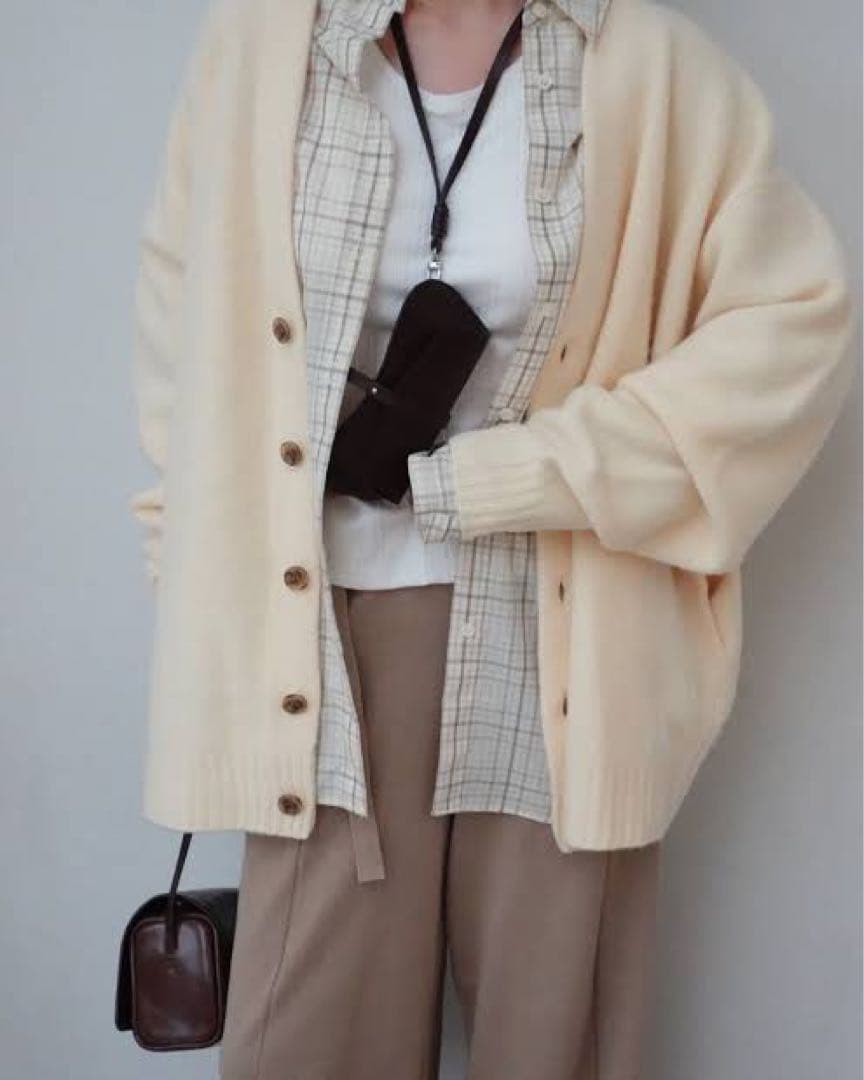 ETRE tokyo ミドルゲージVネックニットカーディガン