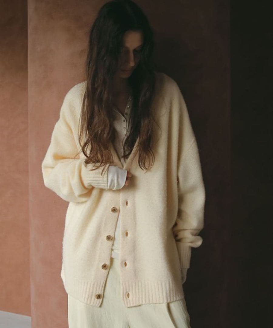 ETRE tokyo ミドルゲージVネックニットカーディガン