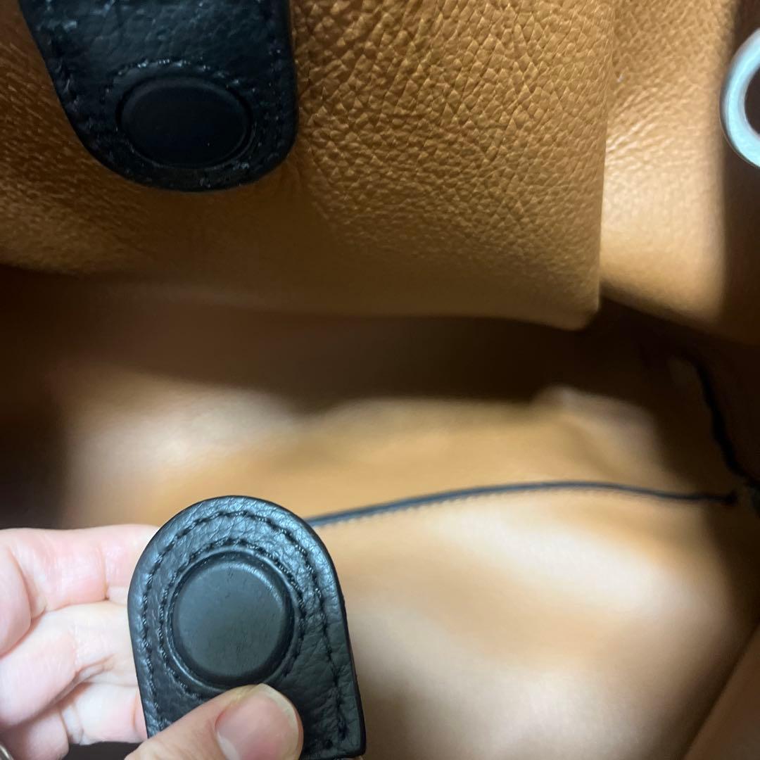 GIANNI CHIARINI 黒の肩掛けバッグ