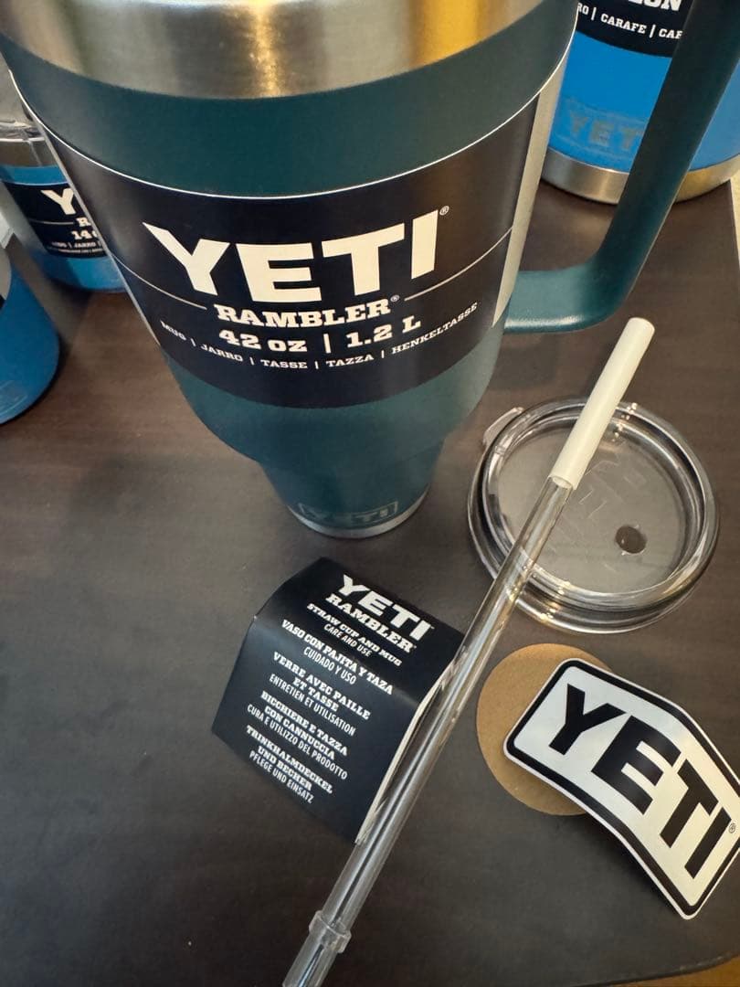 YETI Rambler 42 oz (1.2 L) ストローマグネイビー