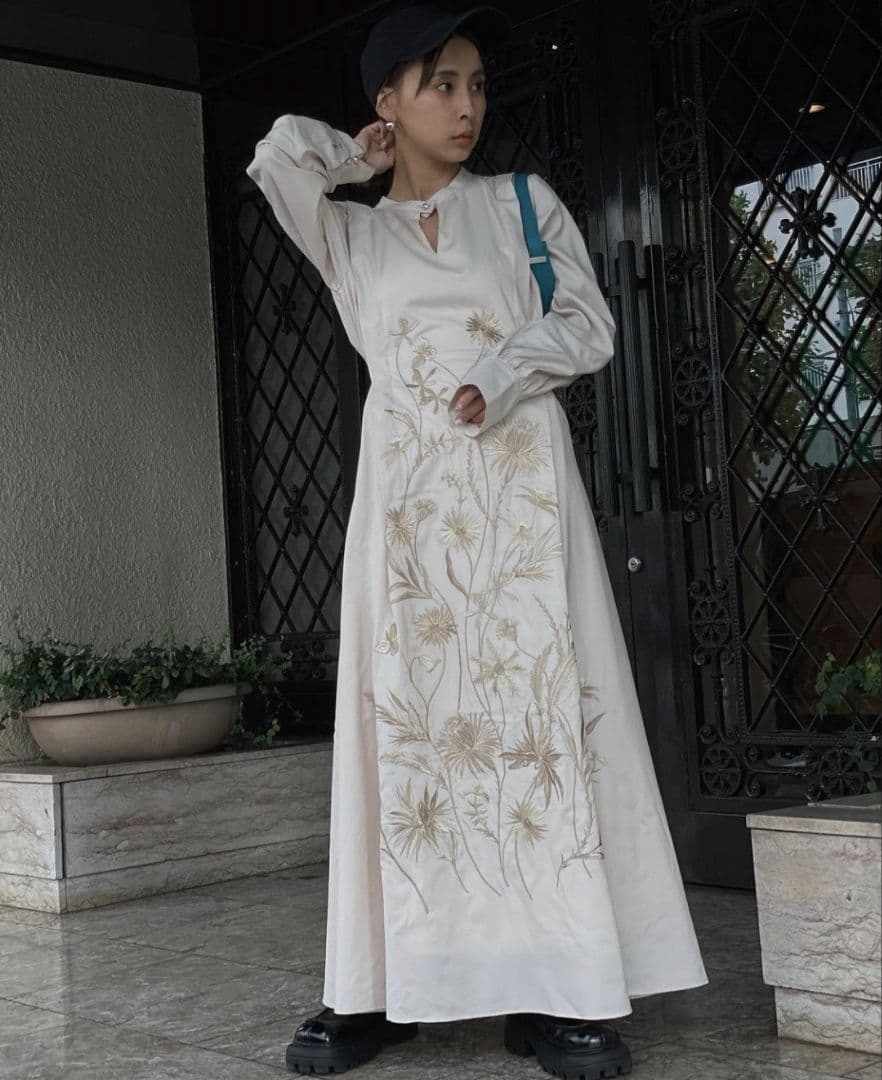 Ameri　MADELYN EMBROIDERY DRESS