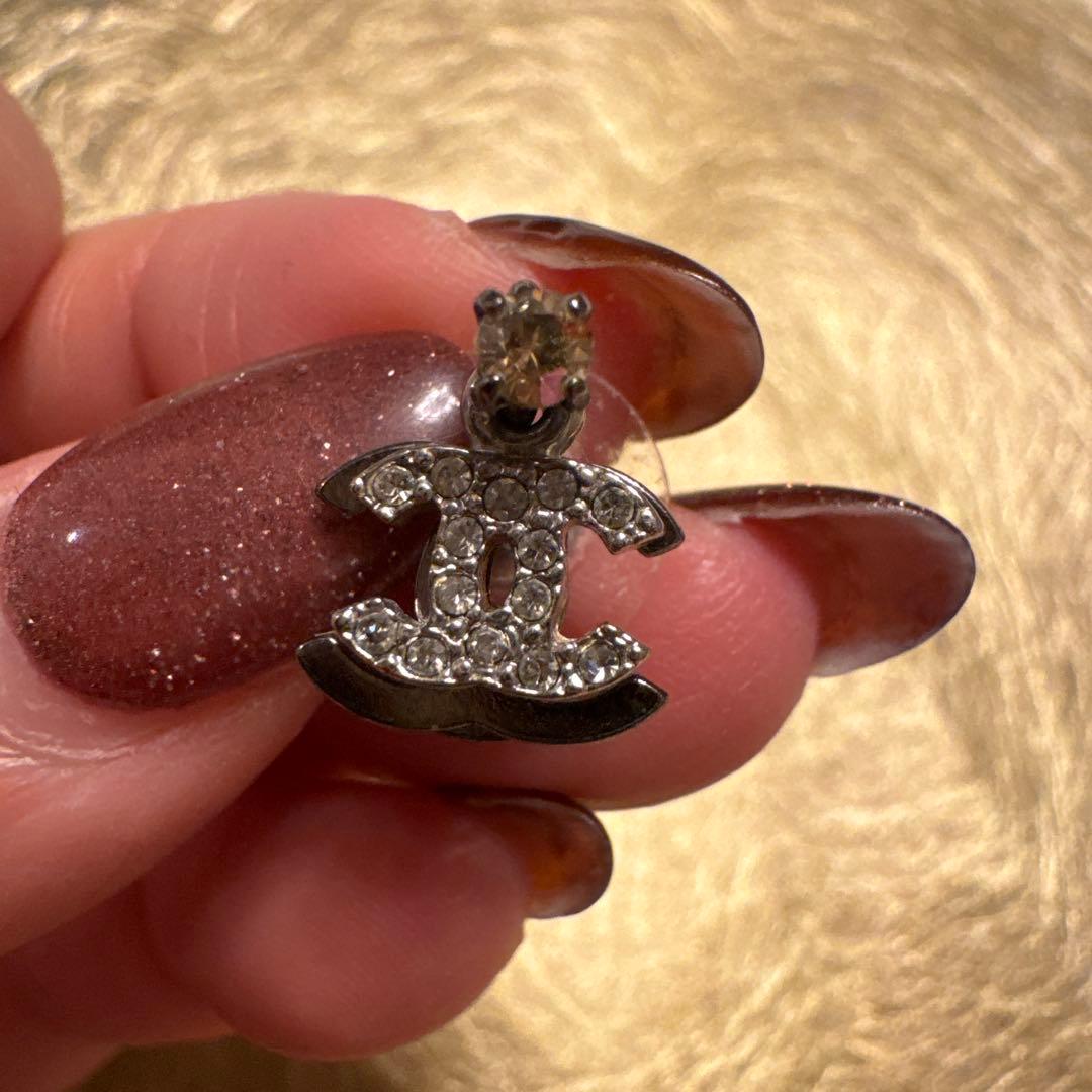 シャネル シルバー CCロゴ　ピアス(片耳用) ラインストーン付