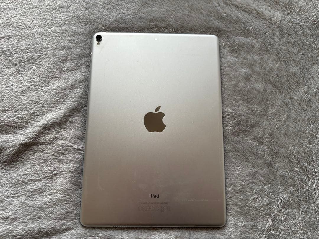 Apple iPad シルバー 本体 充電器付き