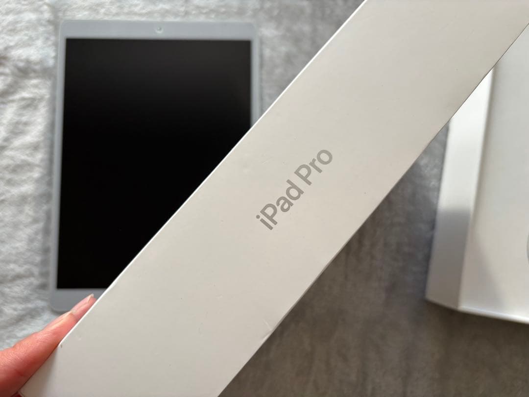 Apple iPad シルバー 本体 充電器付き