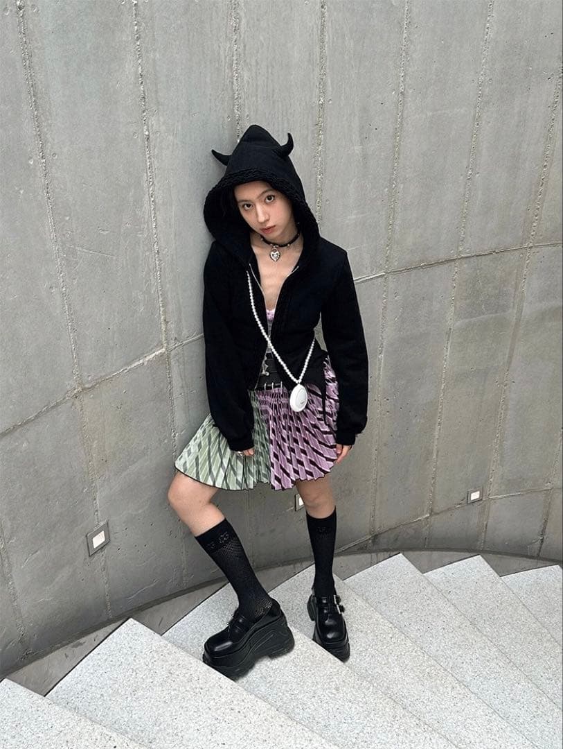 【極美品】nodress 悪魔ツノ付き黒パーカー