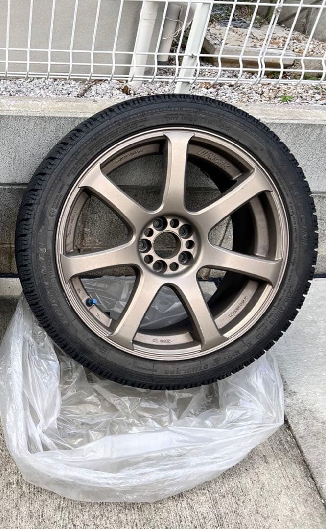 【送料込み】4本ホイール付きスタッドレスタイヤ225/45R/18インチ