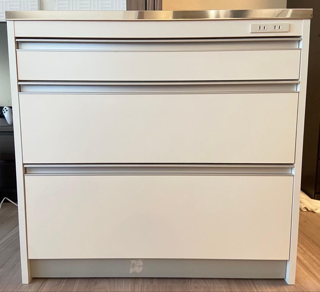 収納物を考えたキッチンカウンター ロータイプ