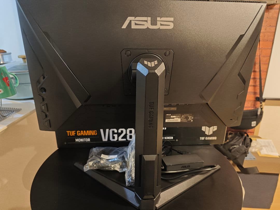 ASUS TUF GAMING VG28UQL1A 28インチ 4K 144Hz