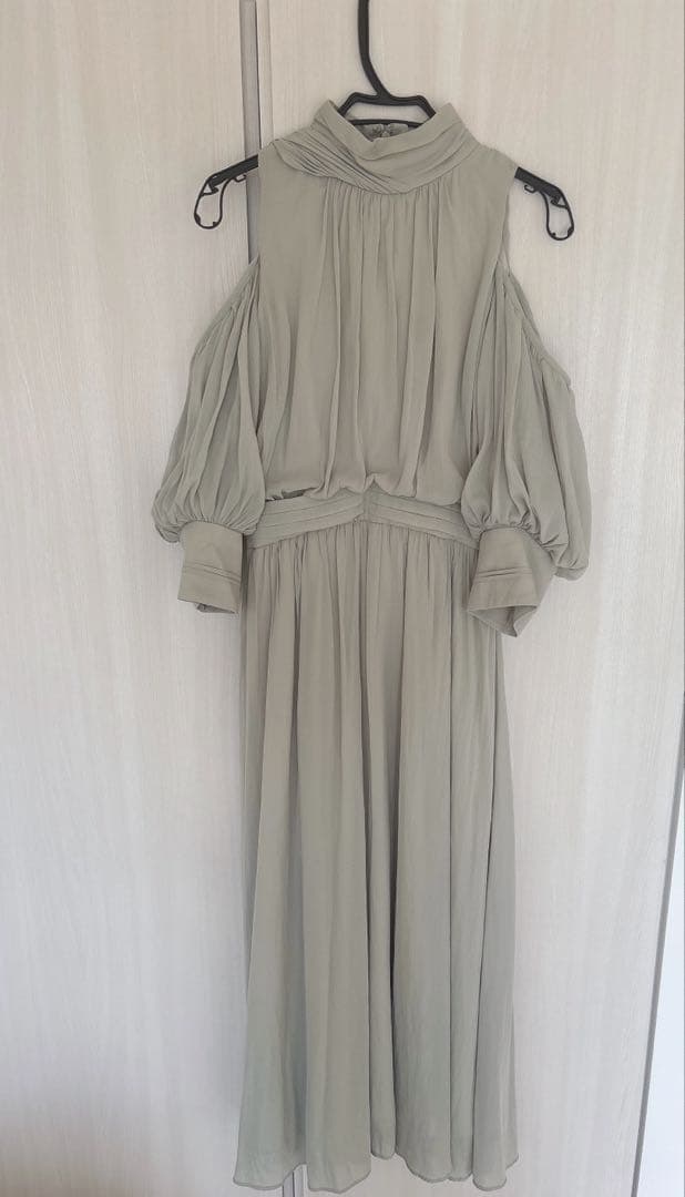 美品⭐️SNIDEL ゴールドショルダーワンピース　0サイズ