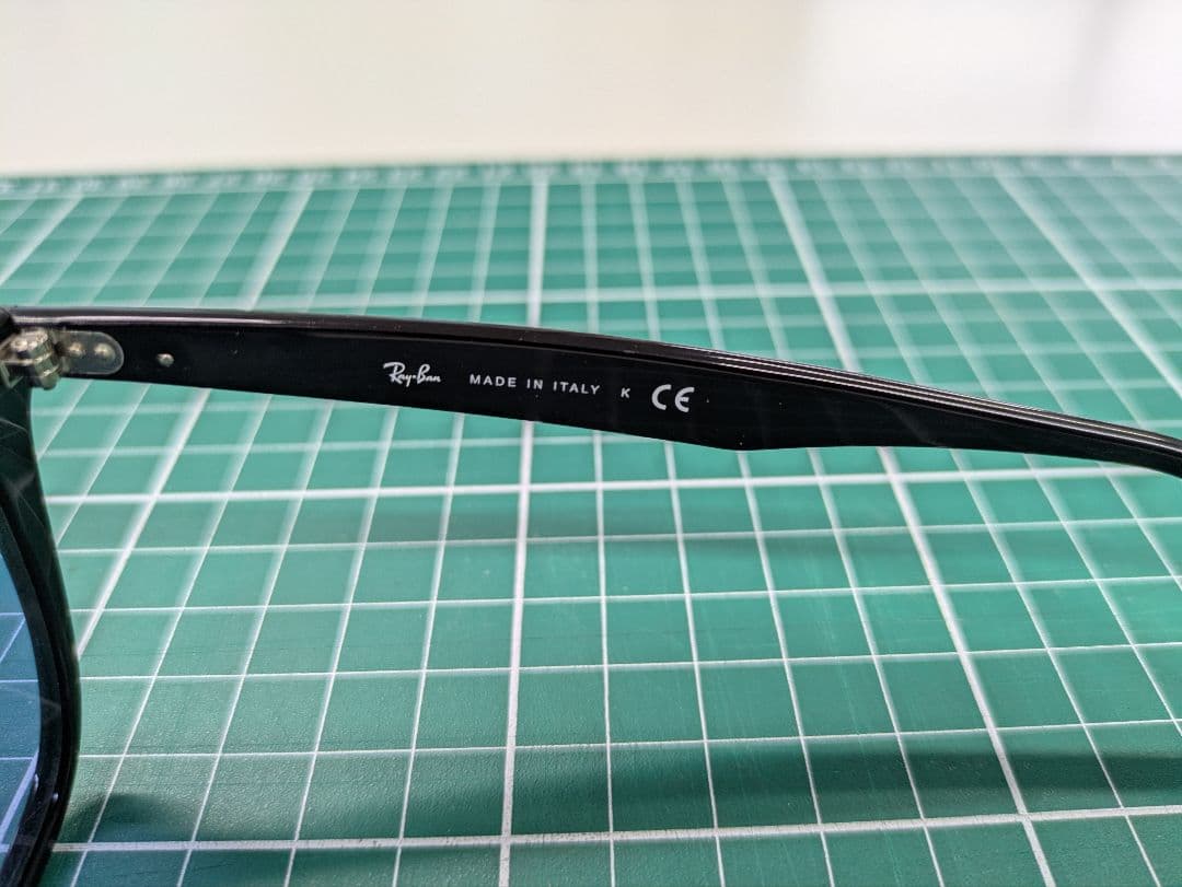 Ray-Ban RB 4258-F 601/80 サングラス ブラック