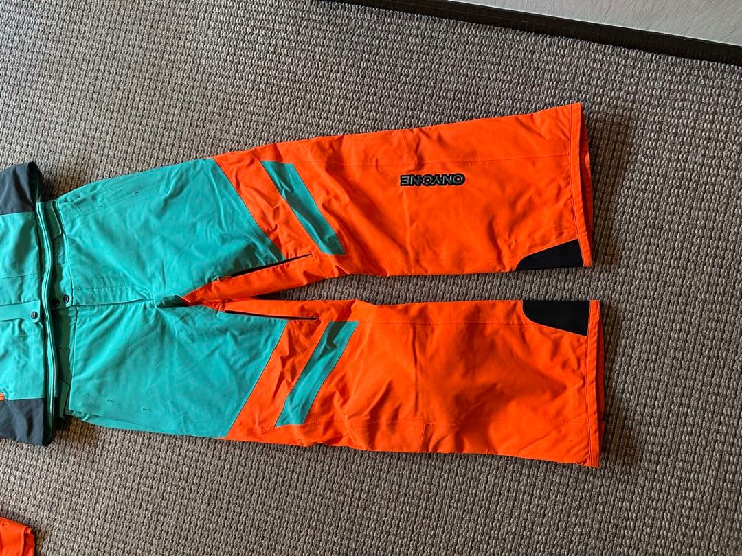 美品　オンヨネ ONYONE スキーウェア デモ DEMO サイズM