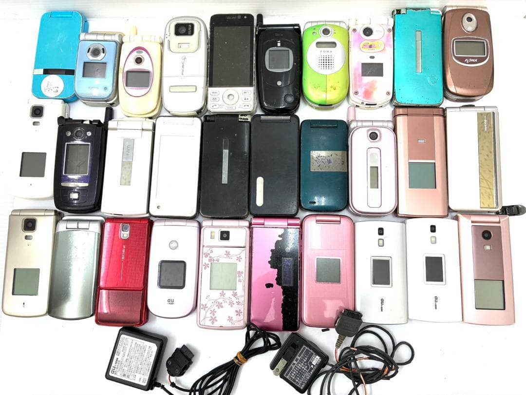 W 携帯電話 ガラケーまとめ 約31台 携帯部品取り 約3kg 平成 ジャンク