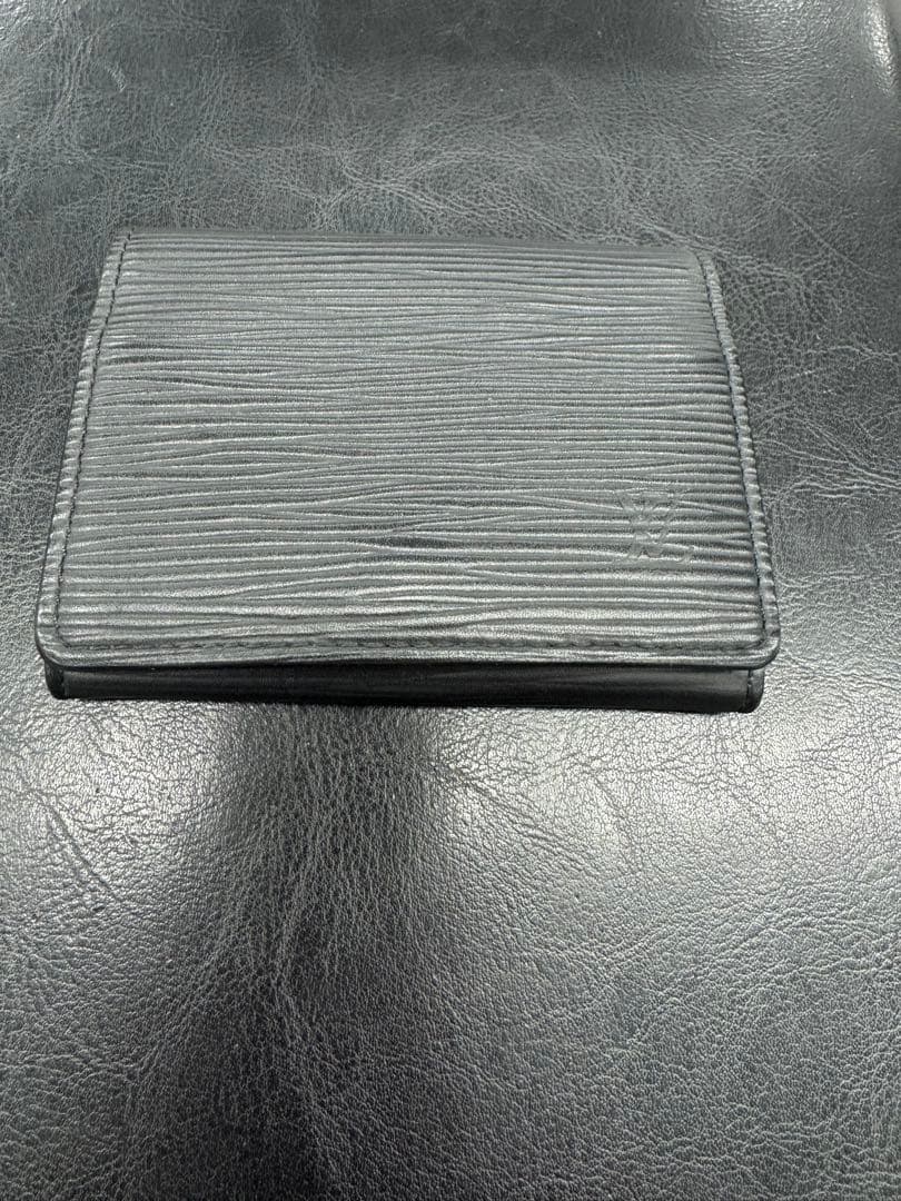 LOUIS VUITTON エピレザー名刺入れ